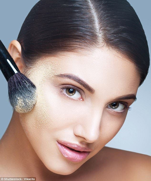 Maxona Natural Glow Face & Compact Powder – Flawless Finish (15g)