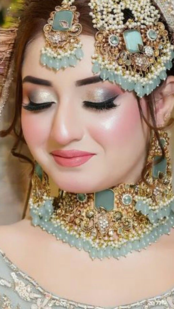 ৪-ইন-১ আলটিমেট হাইলাইটার ও কন্ট্যুর প্যালেট (ফেস গ্লো প্যালেট)
